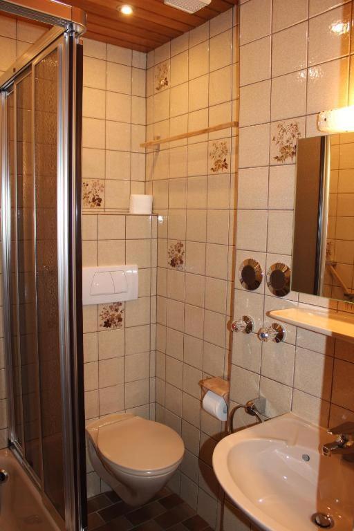 Отель Haus Heimattreu Шёнау-ам-Кёнигсзе Экстерьер фото