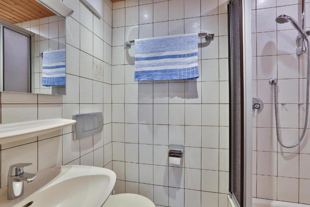 Отель Haus Heimattreu Шёнау-ам-Кёнигсзе Экстерьер фото